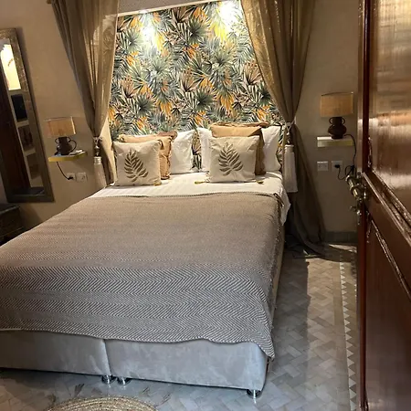 Riad Amazing Amazigh avec jacuzzi petit déjeuner compris avec aussi chambres familiales près de la place jemaa El fna-3